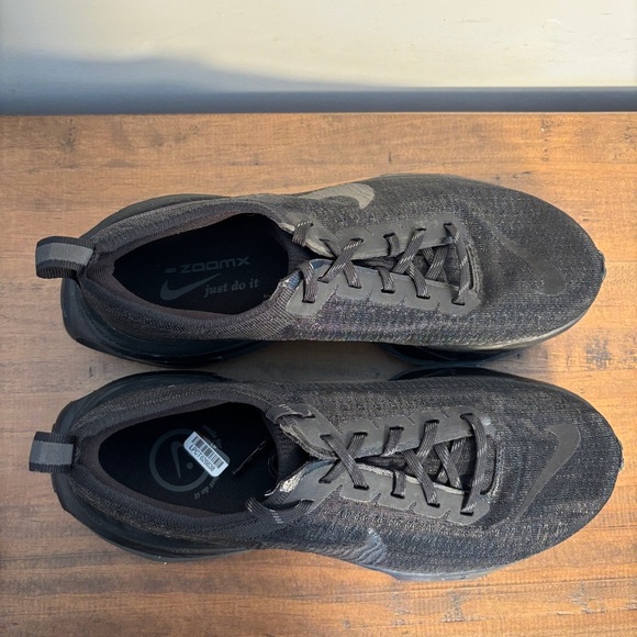 Nike Men's Invincible 3 Running Shoes Sneakers Black Size 9 - Picture 4 of 6